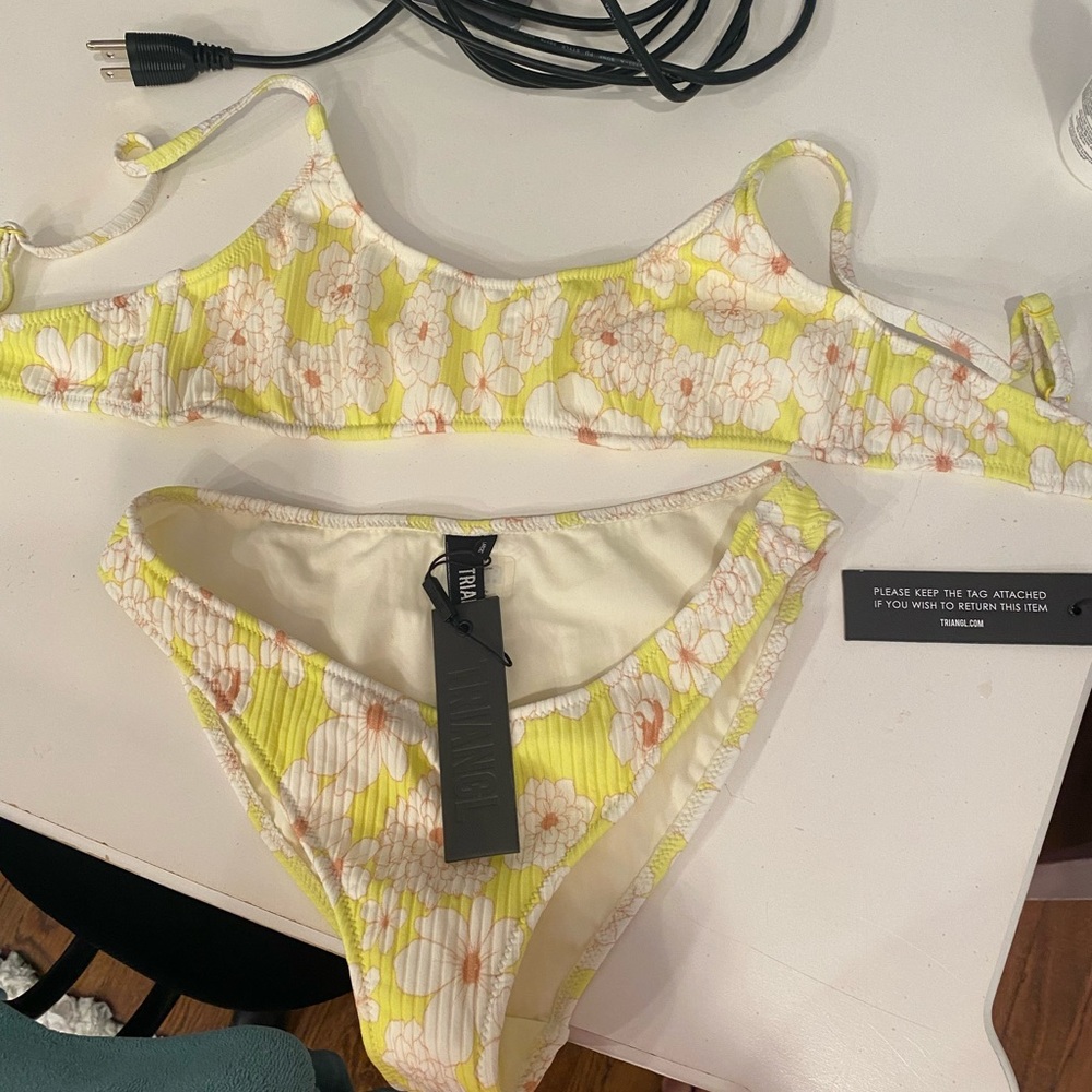 Triangl bikini- never worn!
